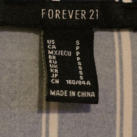 Forever-21 Women's Blue and Navy Shirt - Picture 3 of 3